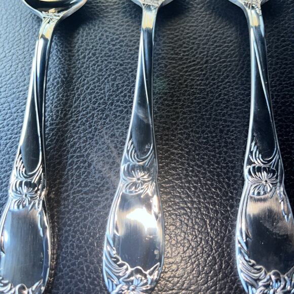 Set of 4 Reed & Barton LA BELLA STAINLESS Place/Oval Soup Spoons - Picture 2 of 7